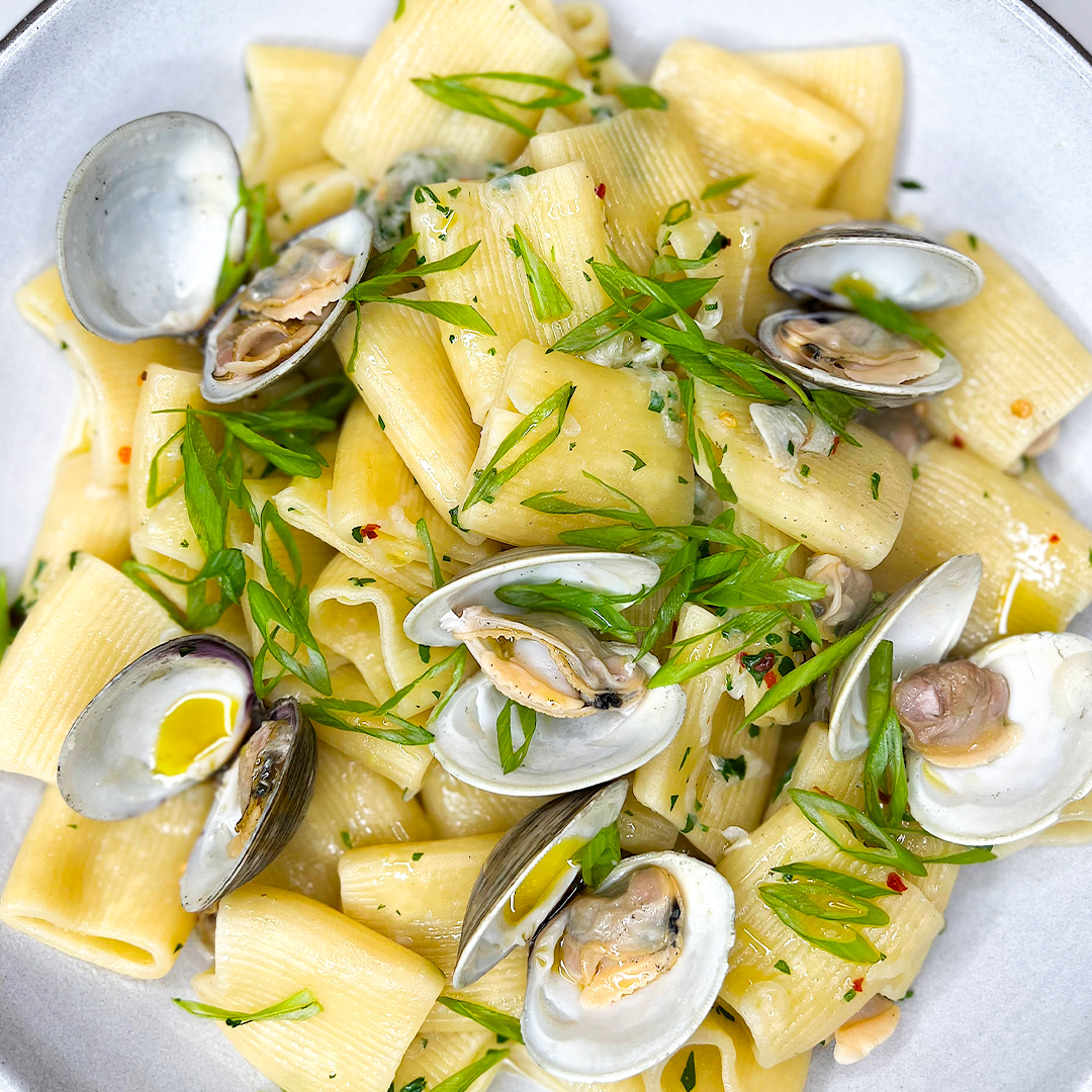 pasta with olive oil and clams